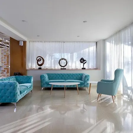 Lomeniz Hotell
